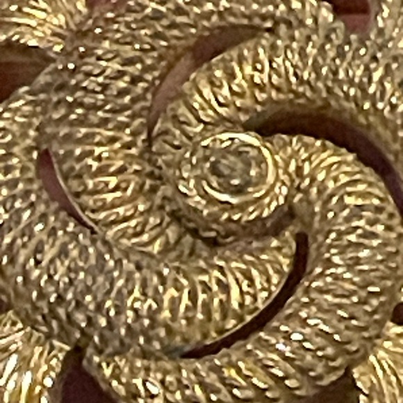 Vintage gold plated Monet Gold Brooch 1940’s - Picture 6 of 6